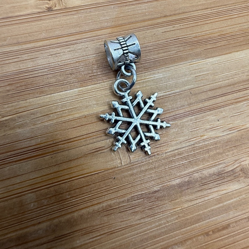 Silver Tone Snowflake‎ Charm Pendant